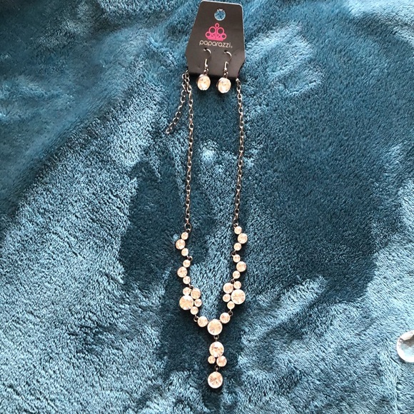 Paparazzi Bundle bling with silver, bling with black and silver and acrylic. - Picture 4 of 6